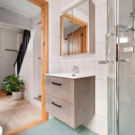 Апартаменти The Red House - Affordable Living In Center *