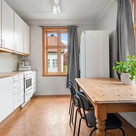 The Red House - Affordable Living In Center Апартаменти