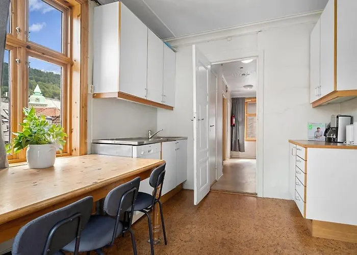 The Red House - Affordable Living In Center