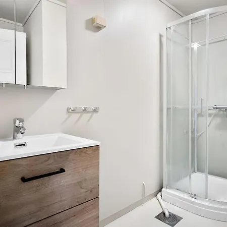 The Red House - Affordable Living In Center Daire Bergen