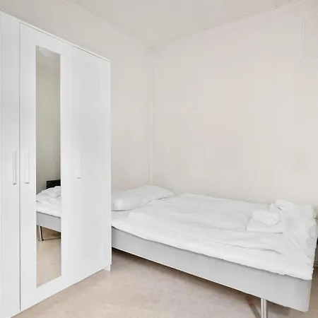 The Red House - Affordable Living In Center *