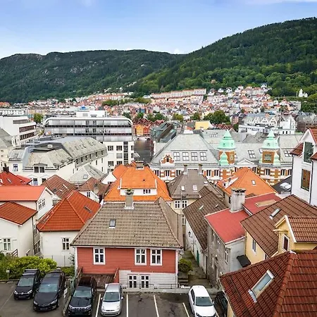 The Red House - Affordable Living In Center Daire *