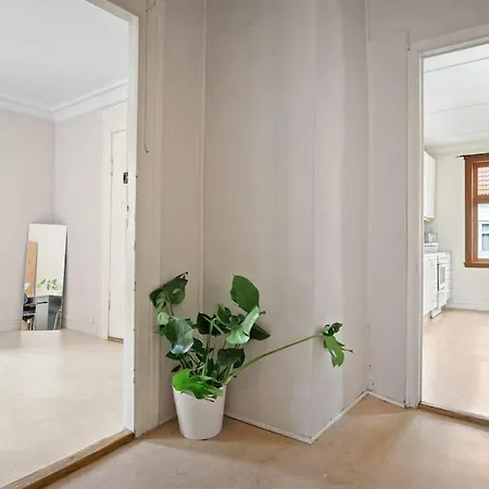 The Red House - Affordable Living In Center Daire Bergen