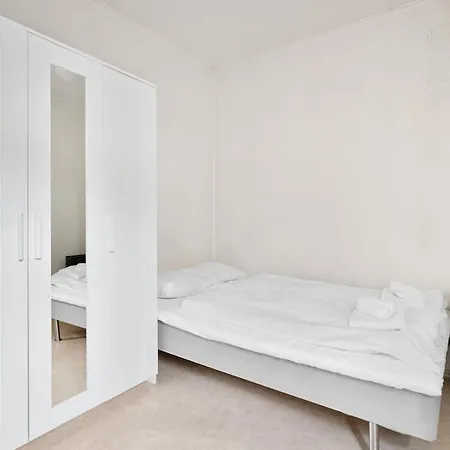 The Red House - Affordable Living In Center