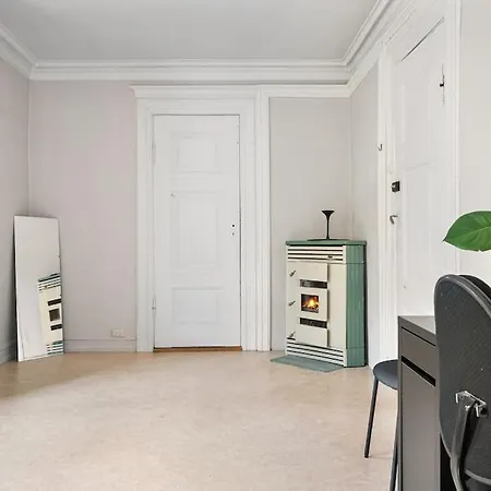 The Red House - Affordable Living In Center