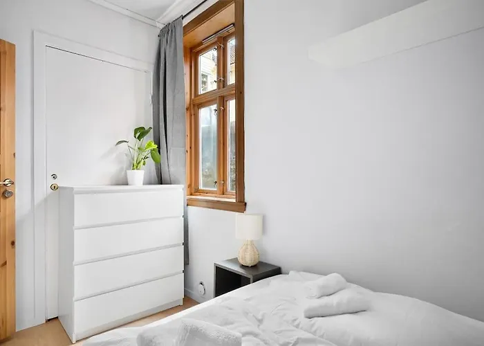 The Red House - Affordable Living In Center *