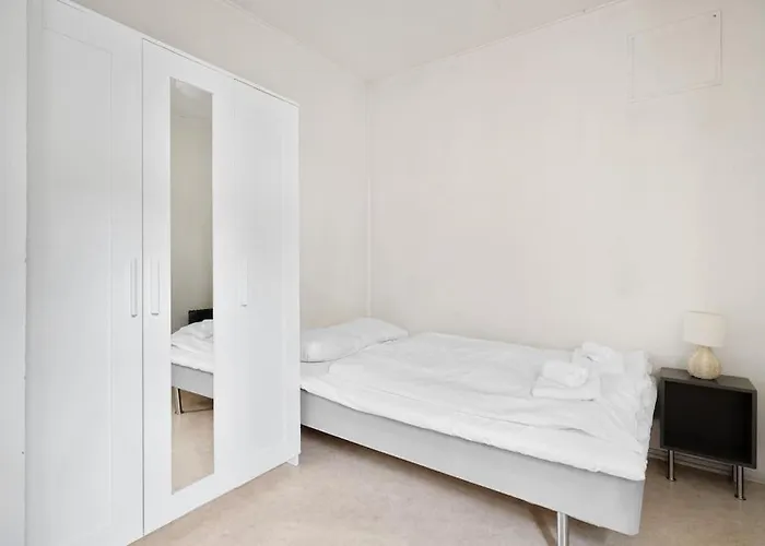 The Red House - Affordable Living In Center